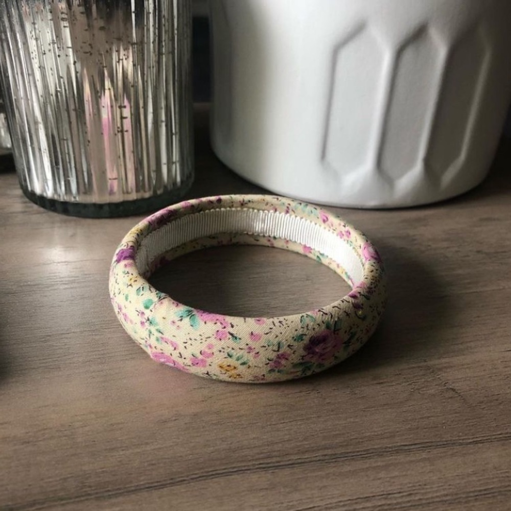 🔥SALE- any 4/$20   Fabric Covered Bangle​